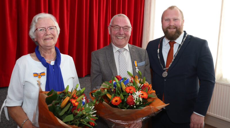 Willem Giethoorn en Willy Giethoorn- Neutel lid in de Orde van Oranje- Nassau