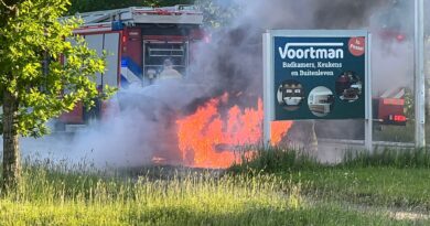 Auto brand uit aan Alteveerstraat
