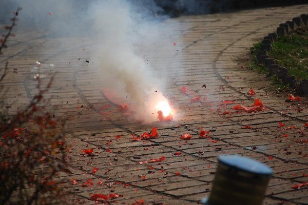 Duizenden kilo’s vuurwerk in beslag genomen na eerste dag vuurwerkcontroles langs grens