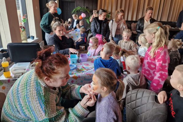 Kinderwerk Elim bestaat 50 jaar en vieren dat met mooi feestje in de ‘Open deur’