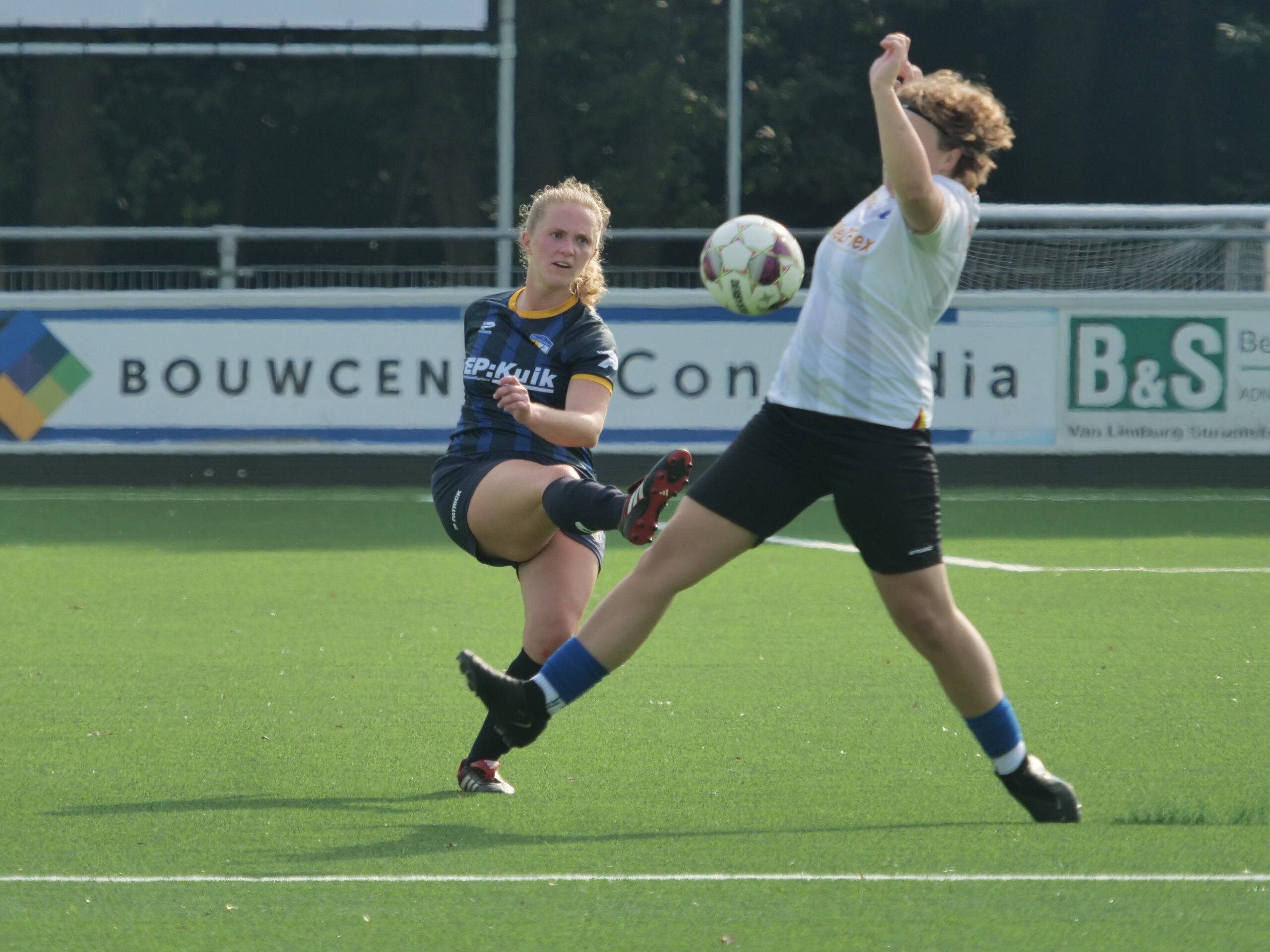 Dames Hollandscheveld draaien derby om en pakken winst tegen Zuidwolde